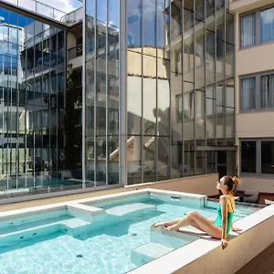 4* Hotel Iq